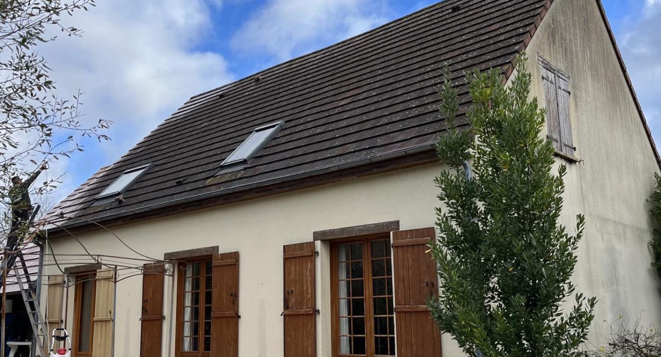 Nettoyage de toiture et application de traitement hydrofuge